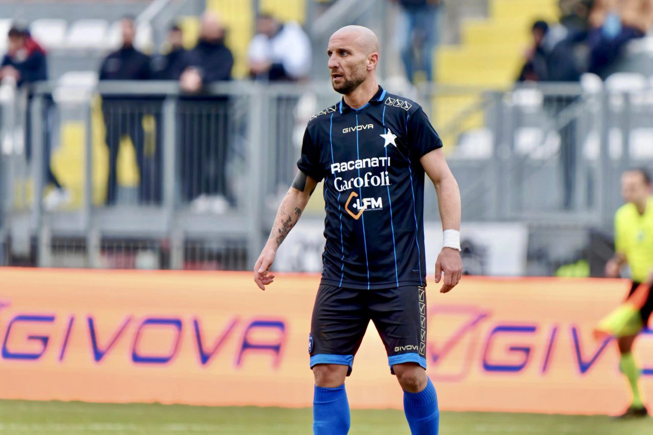 Soccer Trani, ora è ufficiale: Gennaro Manzari è un nuovo calciatore biancazzurro | Contro
